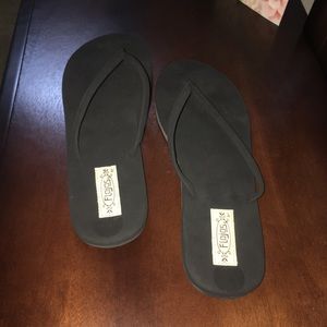 Flojo's flip flops 🕶☀️